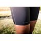 Shorts-justo-de-trail-running-feminino-cinza-PP